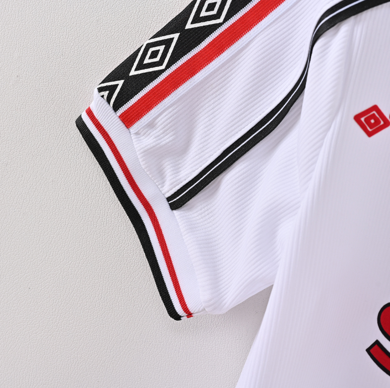 Manchester United 1999 – Jersey Retro Blanca