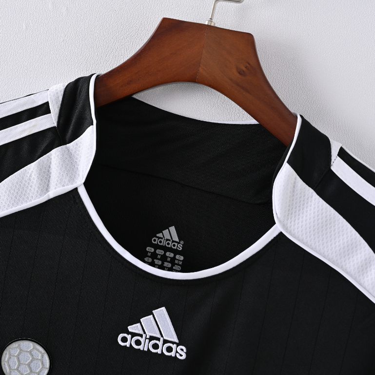 Real Madrid 2006 – Jersey Retro Negra