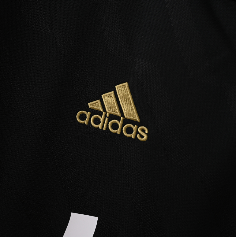 Real Madrid 2011 – Jersey Retro Negra